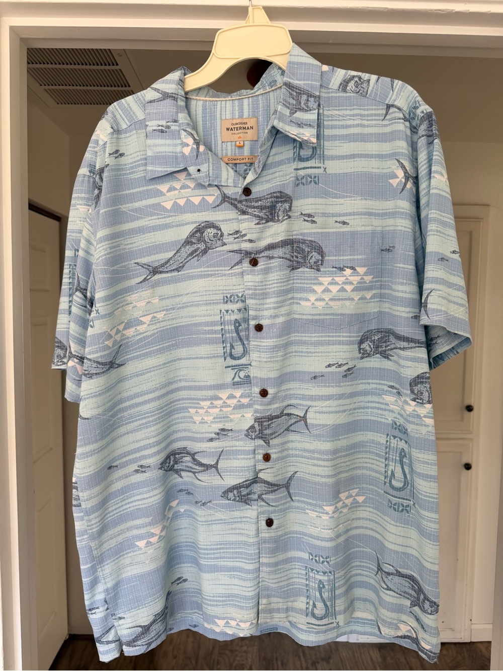 Quiksilver men’s Waterman short sleeved button up shirt